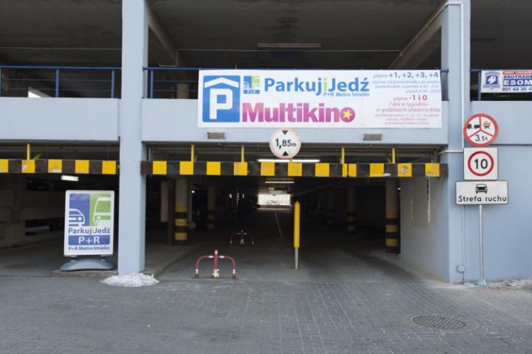 Zaparkuj przy Multikinie, przesiądź się do metra