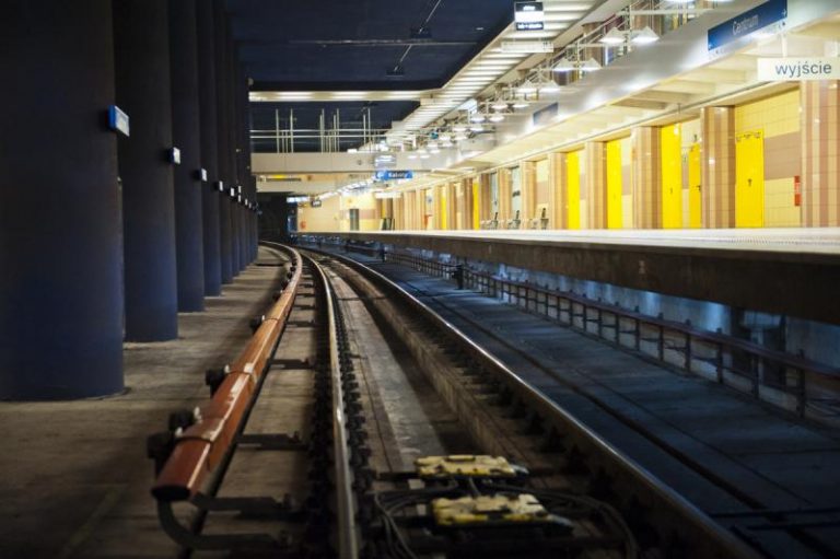 Holidays without Świętokrzyska and Centrum metro stations