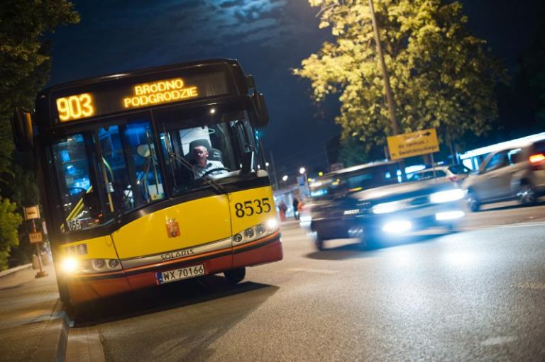 Wygodny powrót komunikacją miejską po koncercie Watersa