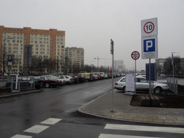 Zaparkuj przy stacji metra Wawrzyszew