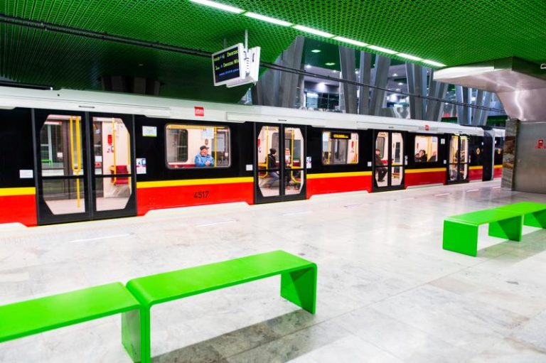 Mecz Polska – Gruzja. Na Stadion Narodowy dowiezie metro