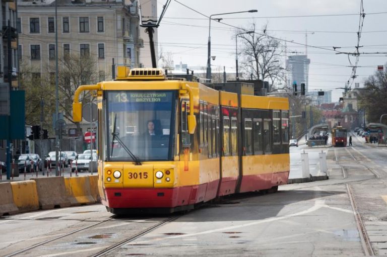 Przebudowa torowiska w al. Solidarności – zmiany w komunikacji