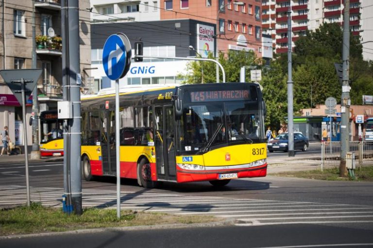 Weekendowe zamknięcie skrzyżowania Chełmżyńskiej ze Strażacką – zmiany w komunikacji