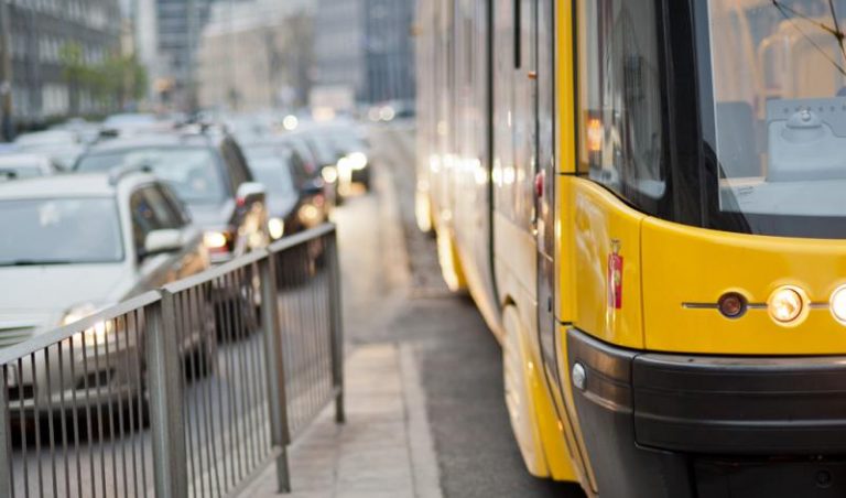 Remont al. Solidarności. Tramwaje nie jeżdżą mostem Śląsko-Dąbrowskim