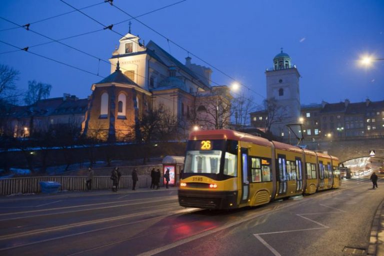 „Uważaj, wysiadanie na jezdnię”