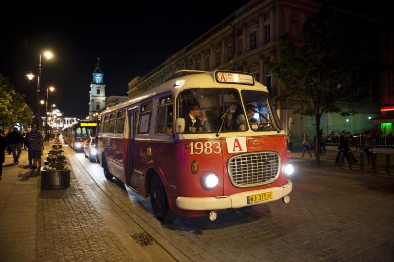 Przejażdżka rodzinnym autobusem