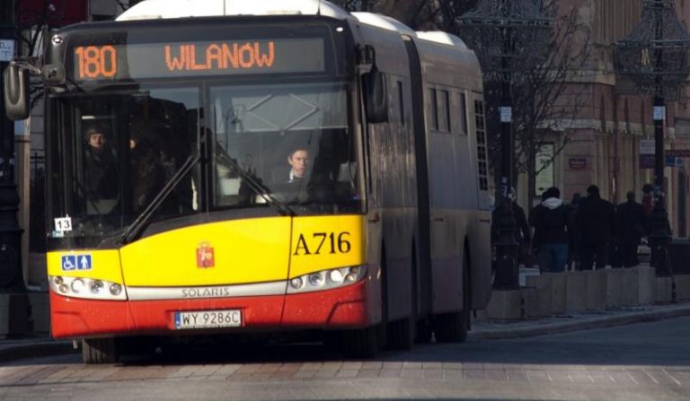 Zmiany w ruchu  na Krakowskim Przedmieściu. Autobusy kursują objazdami