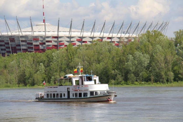 Pobierz, słuchaj i płyń.  Audioprzewodnik na rejs  tramwajem wodnym „Wars”