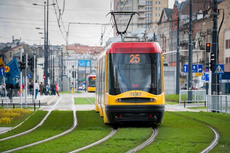 Zmiany w komunikacji.  Tramwaje wróciły w Aleje Jerozolimskie i na ul. Targową