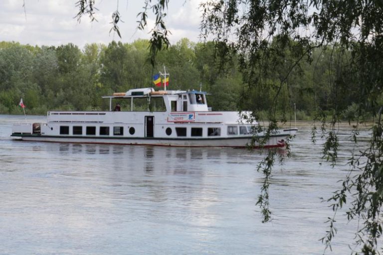 Tramwaj wodny popłynie w górę rzeki