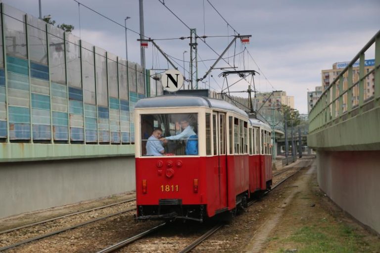 Zabytkowy tramwaj znów na ulicach Warszawy