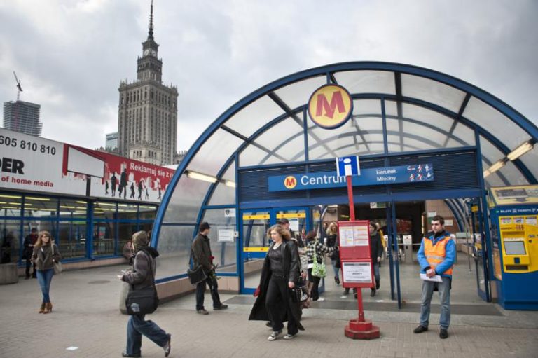 Środkowe schody na stacji Centrum już działają