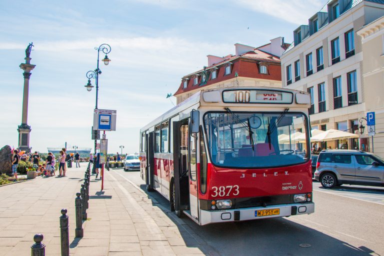 „Setką” przez Warszawę – wesoło, głośno i trochę trzęsie