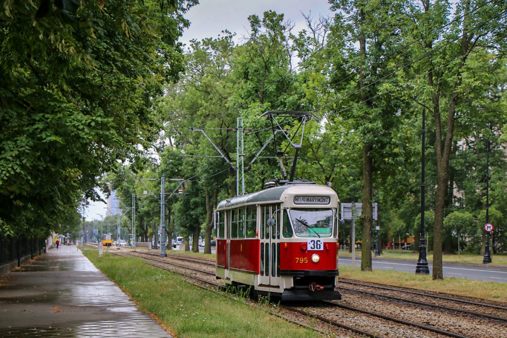 Tramwaj typu 13N nr 795 na linii 36