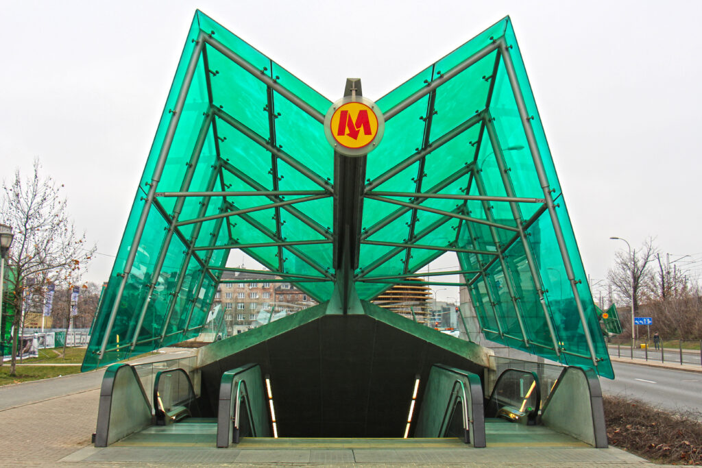 Wejście do stacji metra M2 Stadion Narodowy