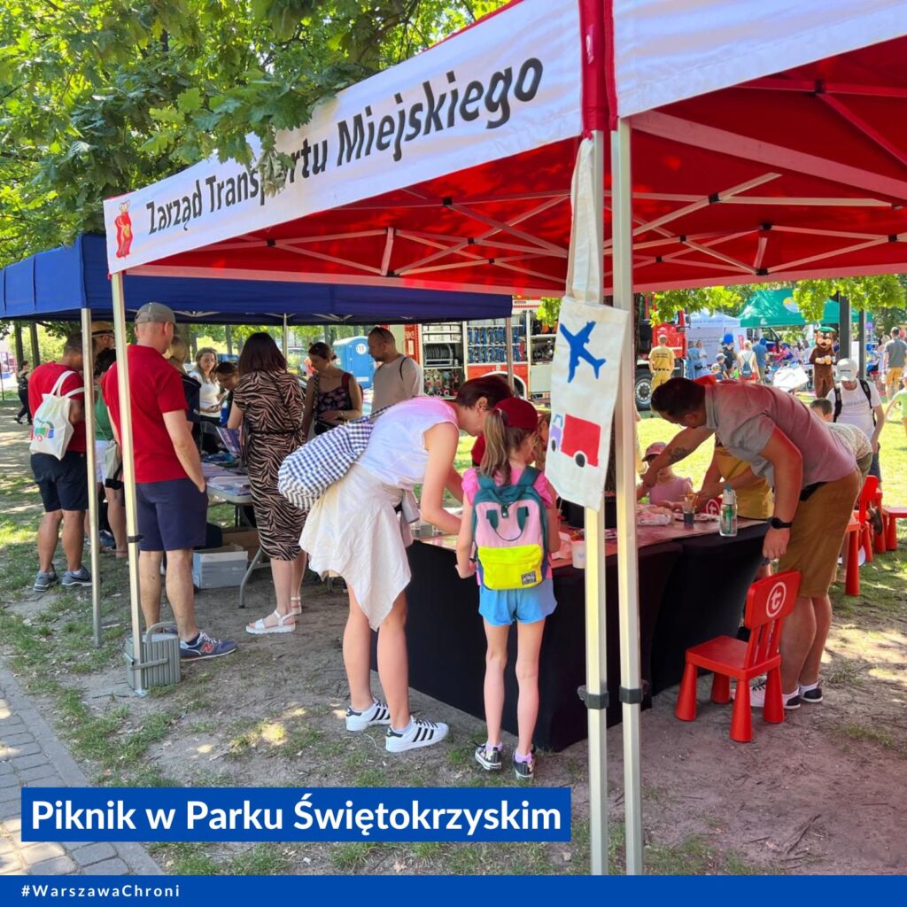 Namiot na pikniku i napis Piknik w Parku Świętokrzyskim