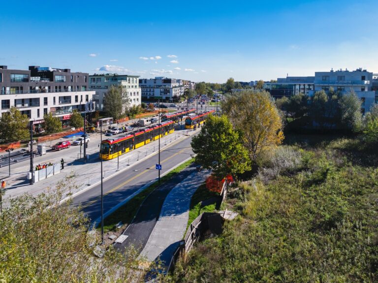 Tramwaje niskopodłogowe w al. Rzeczypospolitej